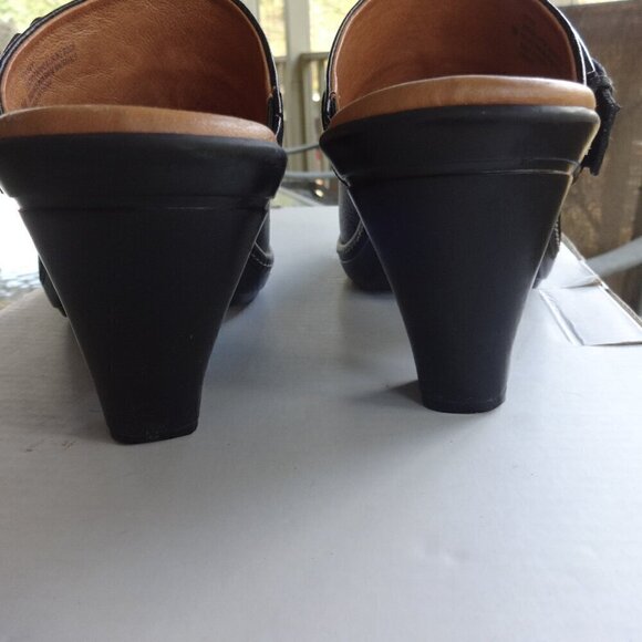 Sofft slip on Mules/Clogs size 8M black pebbled leather 3.5" heels studded strap - Picture 4 of 15